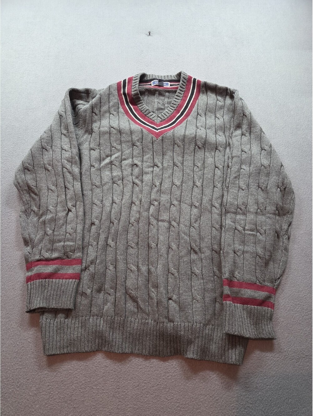 men's gray v-neck sweater by Club Room size XL
